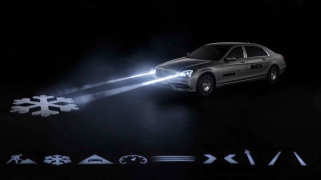Mercedes научил фары говорить - Digital Light