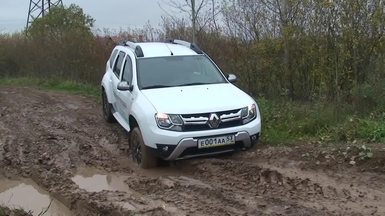 Renault_Duster_2.0AT_4WD_и_UAZ_Patriot_в_грязи