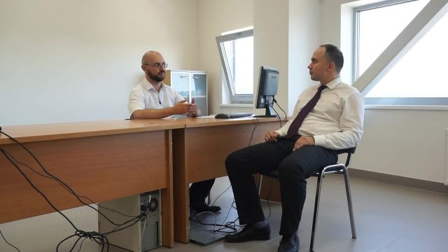 Рольф и другие по телефону оценили выше