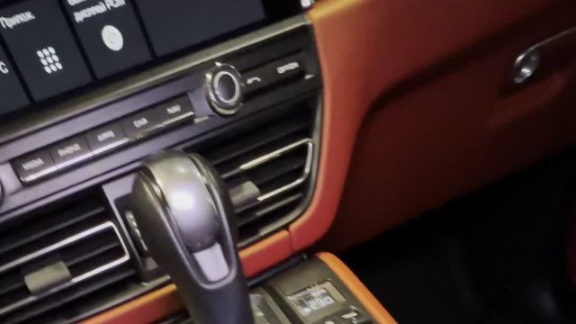 22.01 LB21938 Porsche Macan.MOV