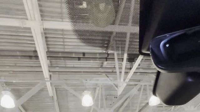 28.01 LA585597 Range Rover Vogue.MOV