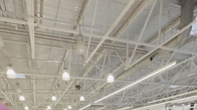 28.01 NA470585 Range Rover Vogue.MOV