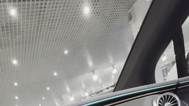 11.12 009572  Mercedes EQS.MOV