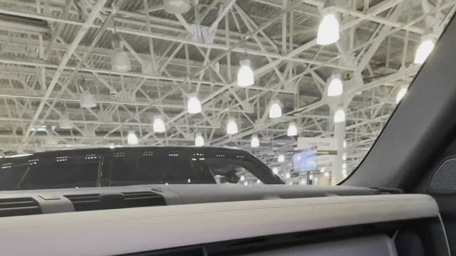 07.03 M2045166 Land Rover Defender.MOV