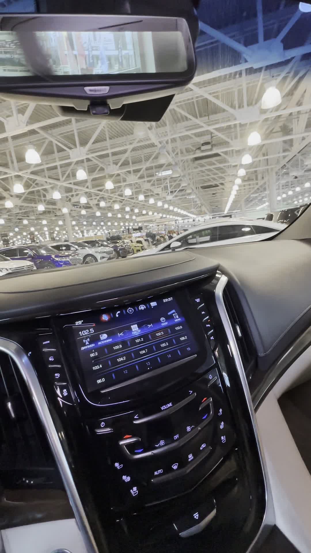 25.04 LR123749 Cadillac Escalade.MOV