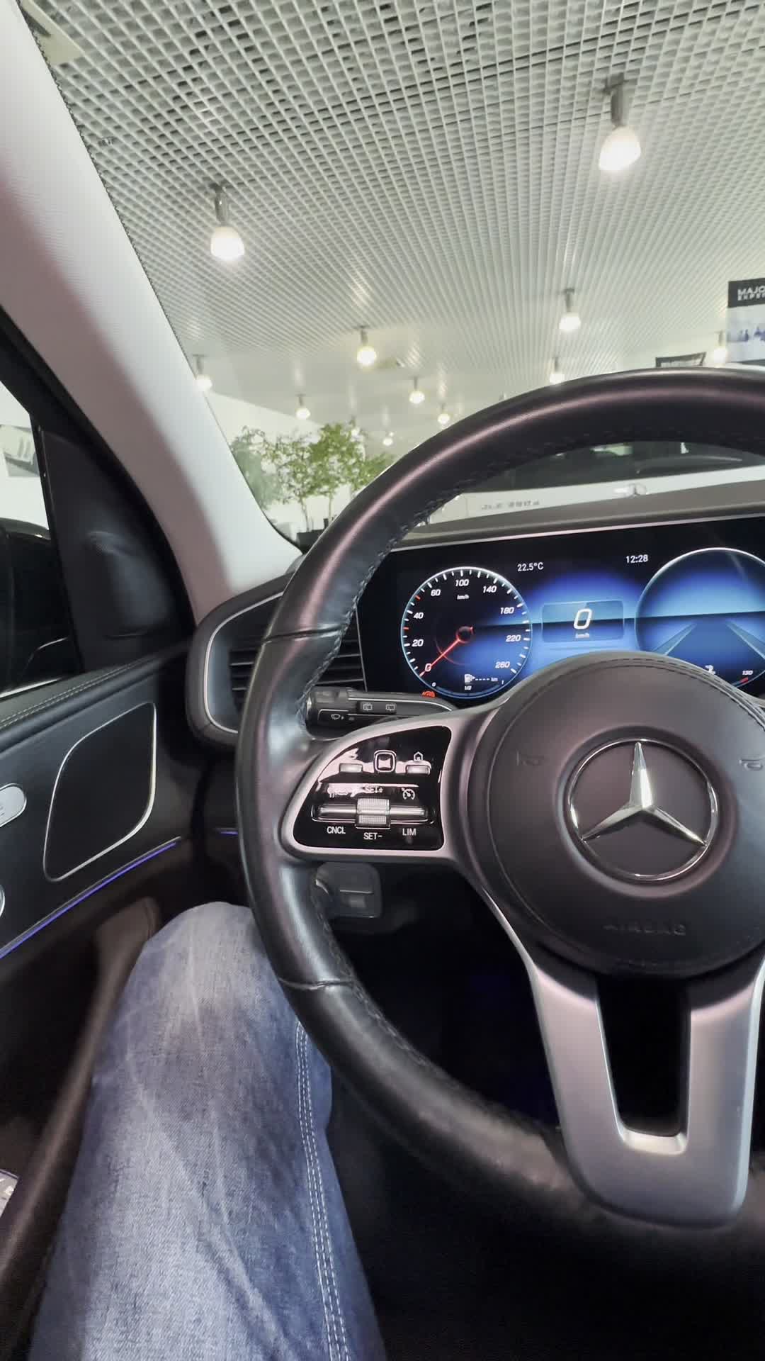 28.04 5L012185 Mercedes-Benz GLE 300.MOV