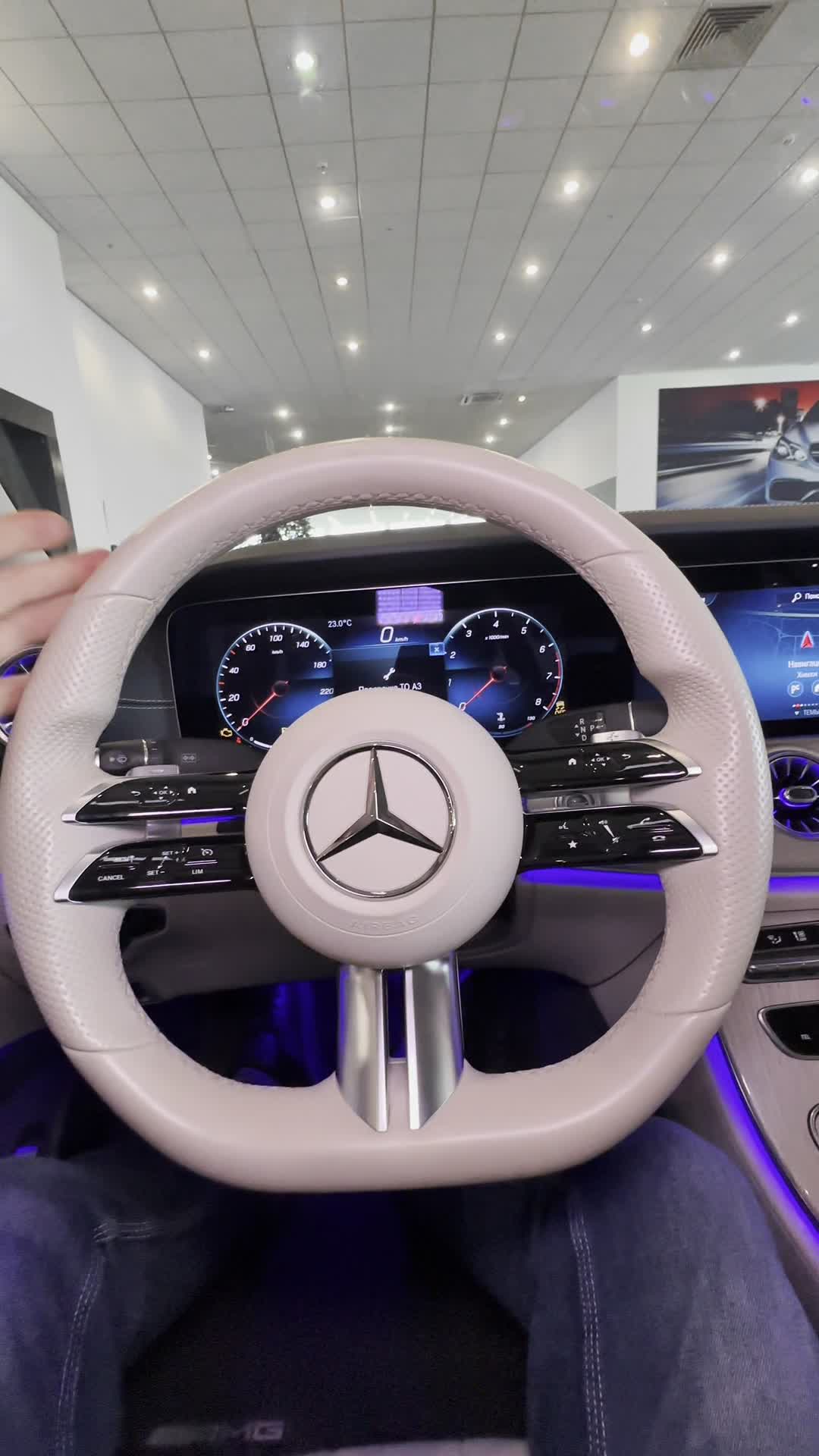 29.04 F172358 Mercedes-Benz E 200.MOV