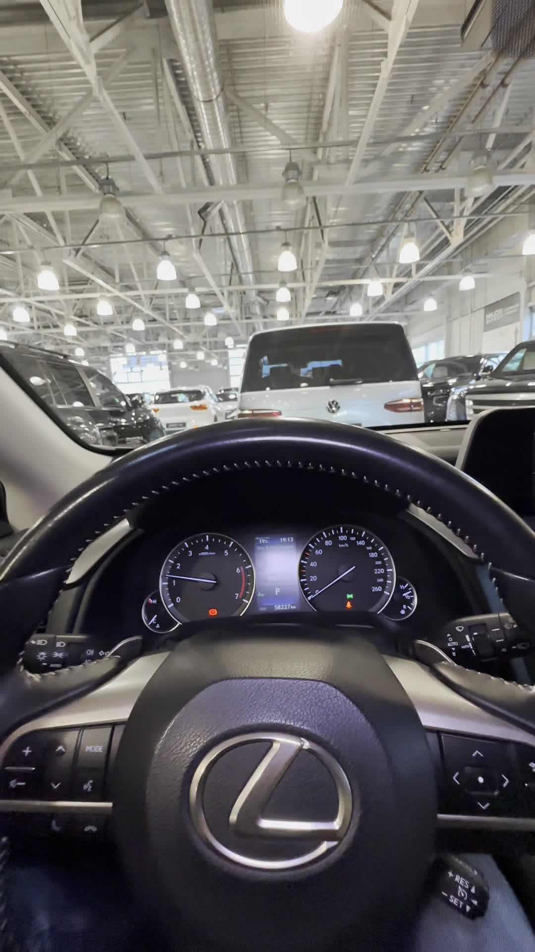 01.05 02160068 Lexus RX300.MOV