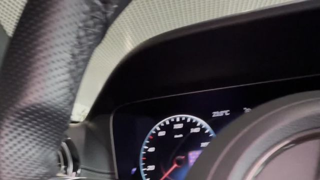 05.05 5L007860 Mercedes-Benz E 220.MOV