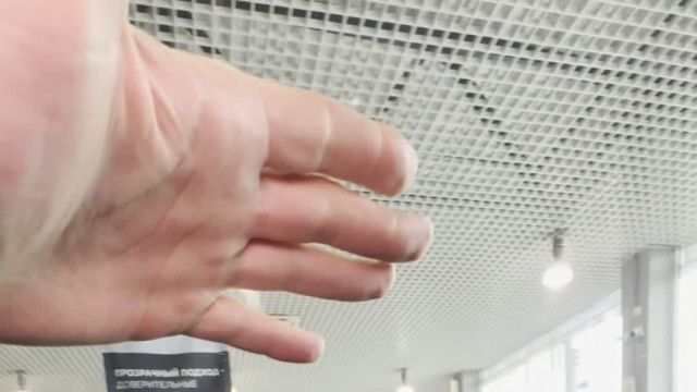 05.05 L005533 Mercedes-Benz E 200.MOV