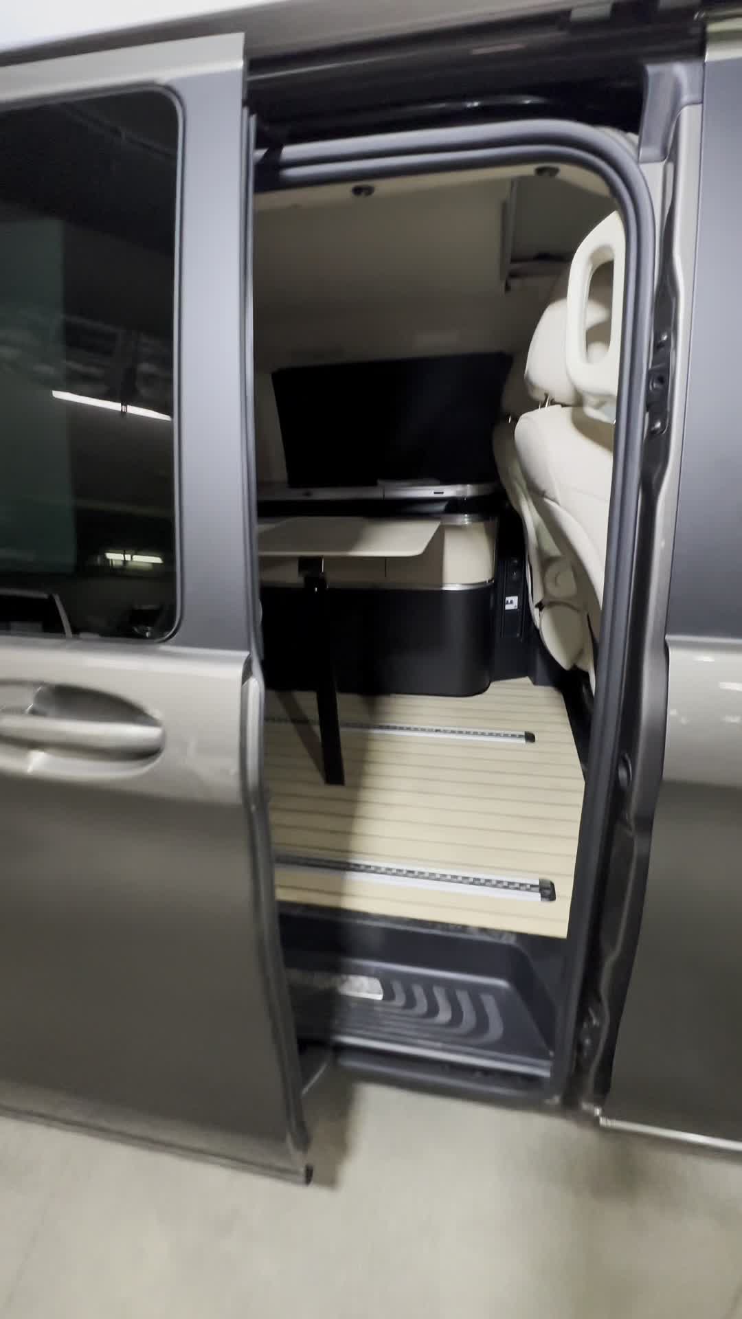 06.05 3198125 Mercedes V.MOV