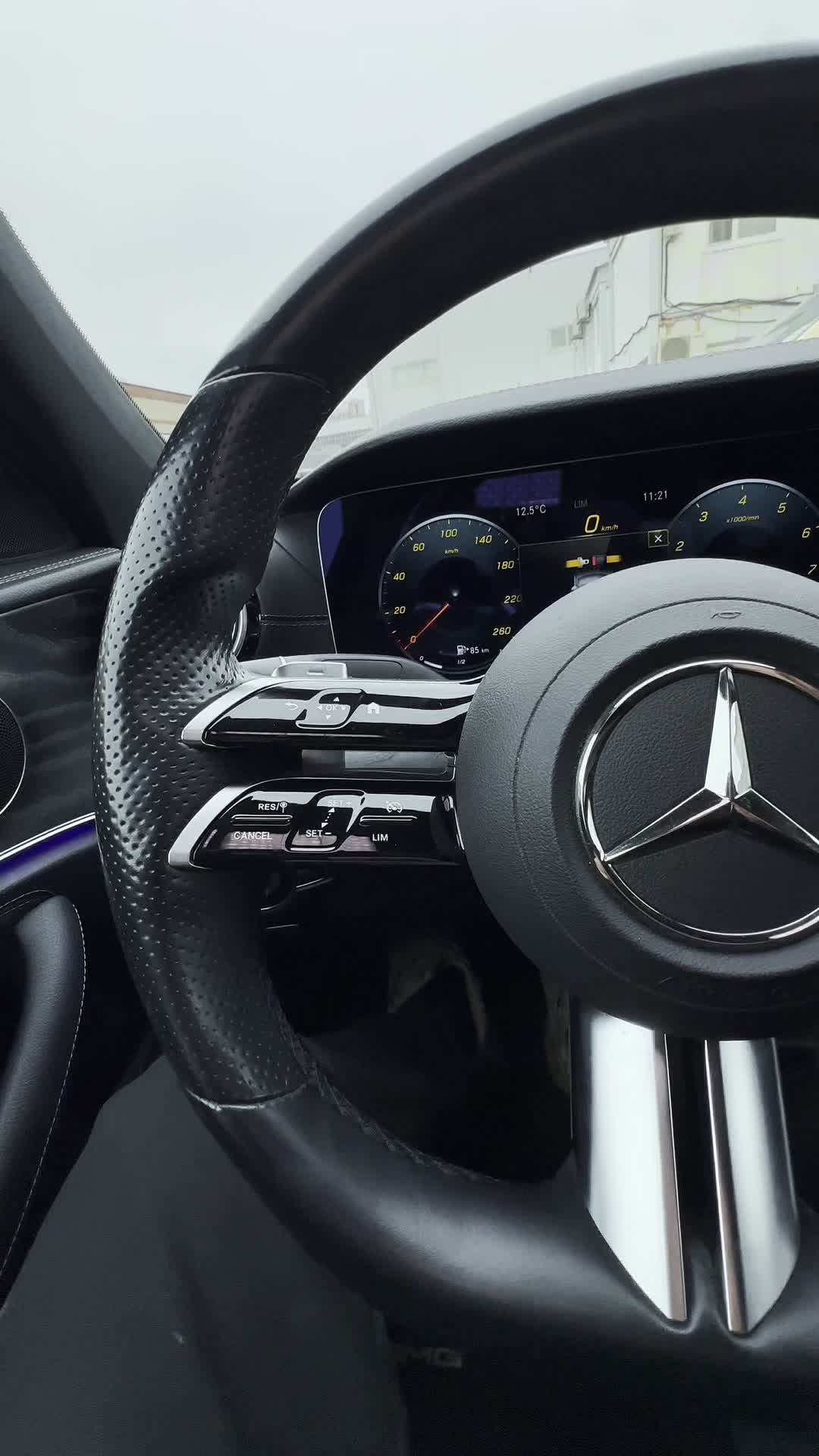 13.05 L008486 Mercedes-Benz E 200.MOV