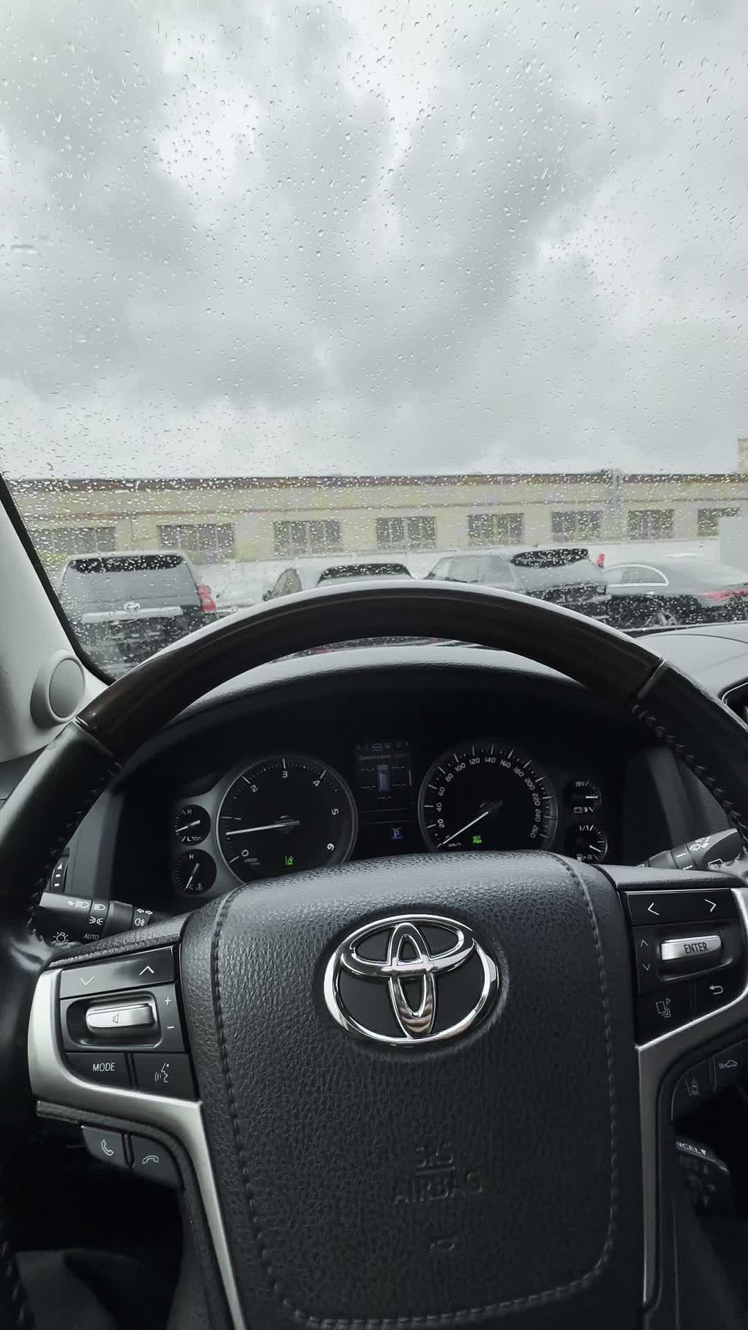 13.05 X04285108 Toyota LC200.MOV