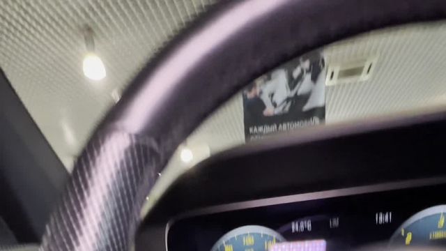 19.05 L044638 Mercedes-Benz E 300.MOV