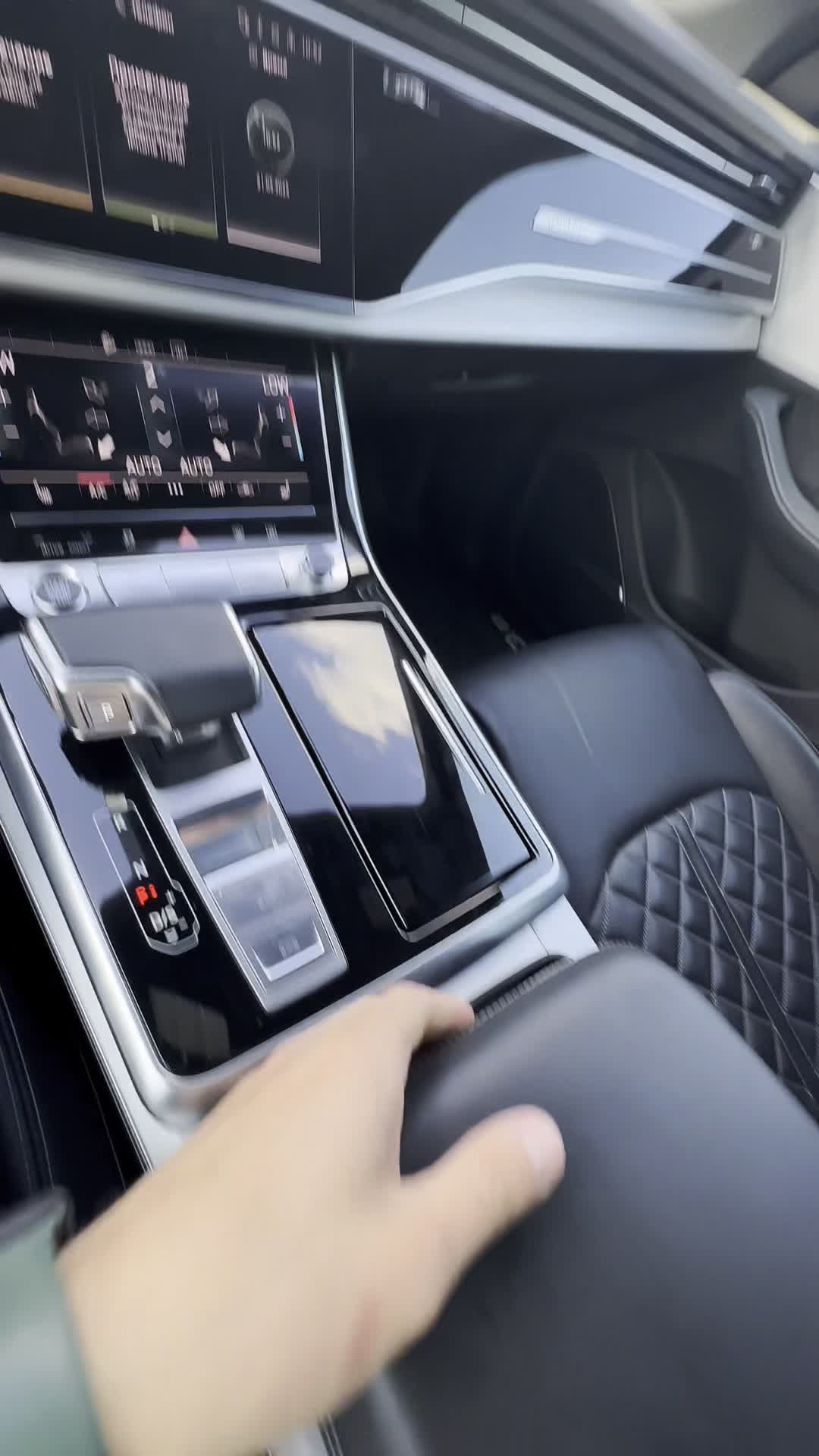21.05 MG000879 Audi Q8.MOV