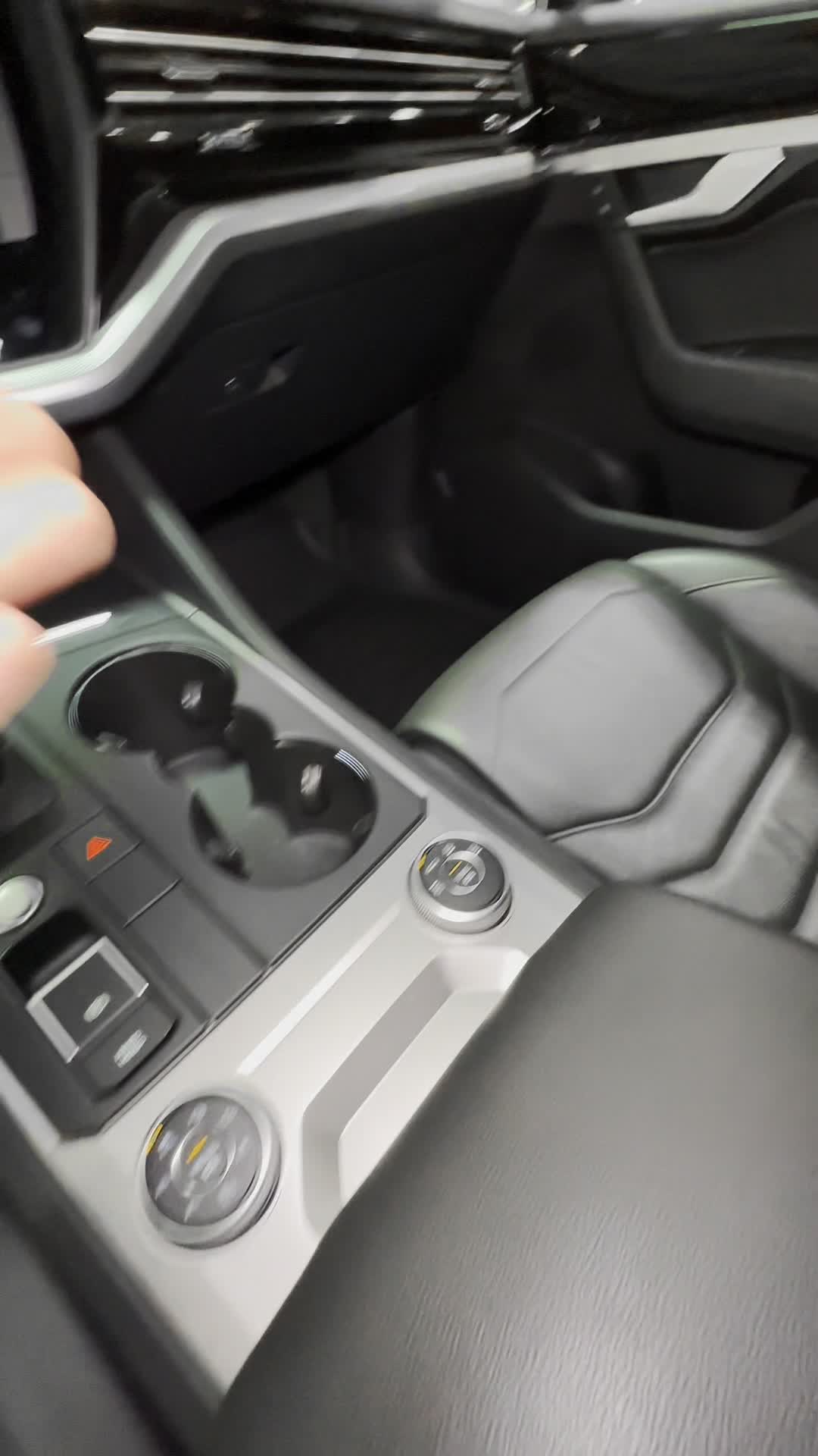 23.05 D039265 Volkswagen Touareg.MOV