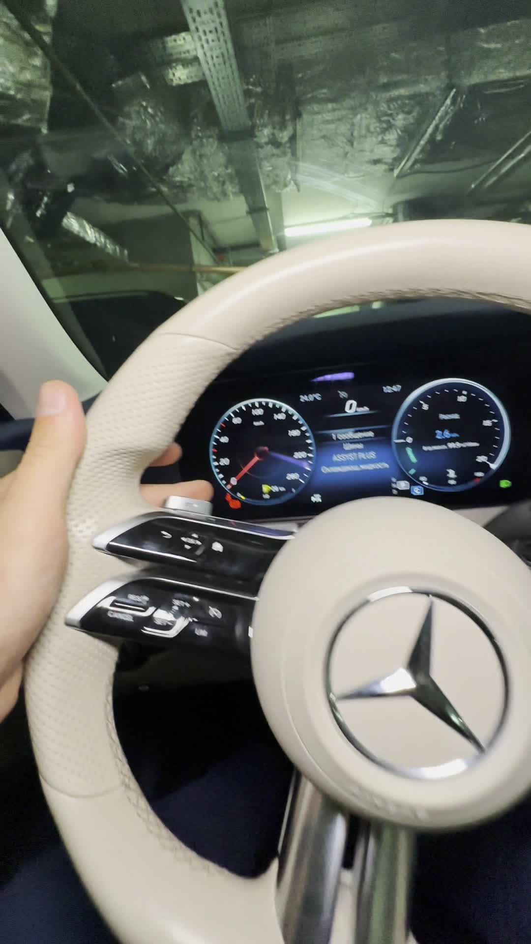 27.05 F159495 Mercedes-Benz E 200.MOV