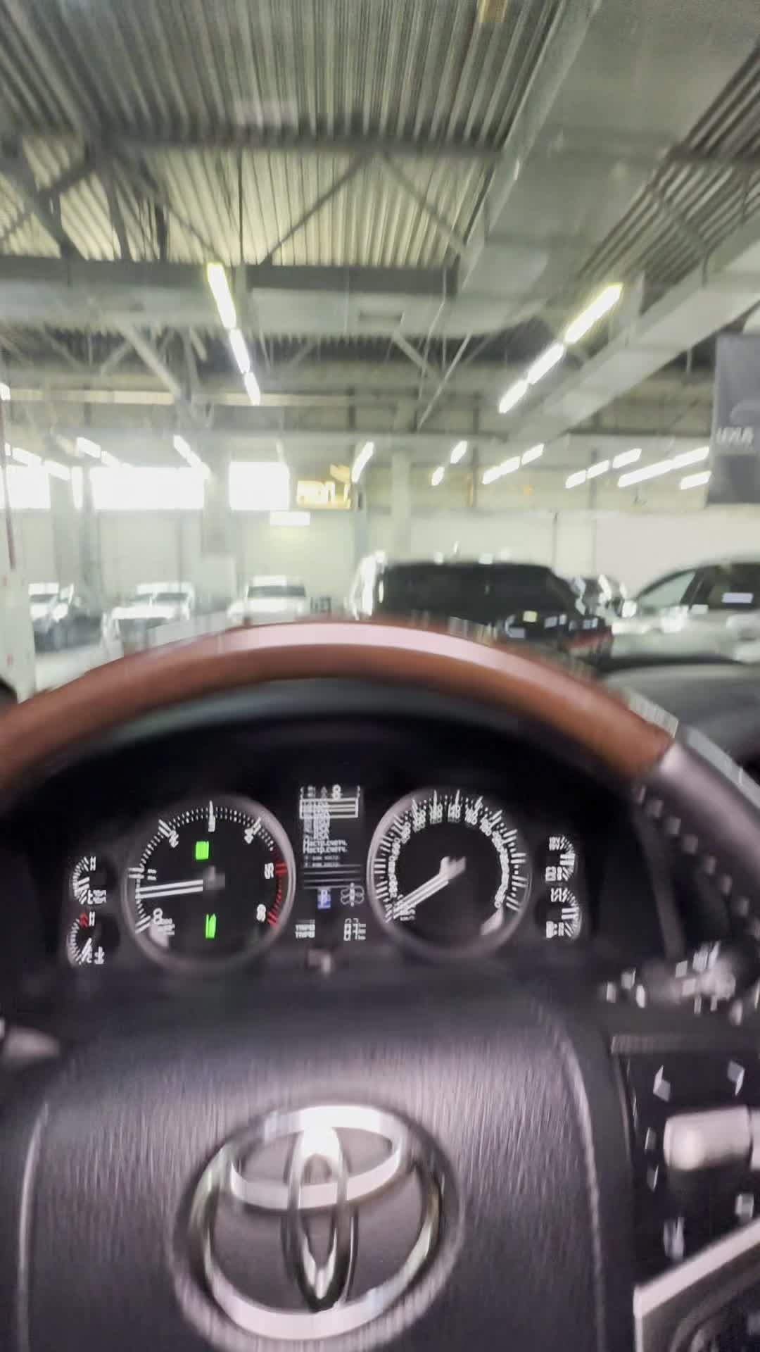 10.06 260917 Toyota LC200.MOV