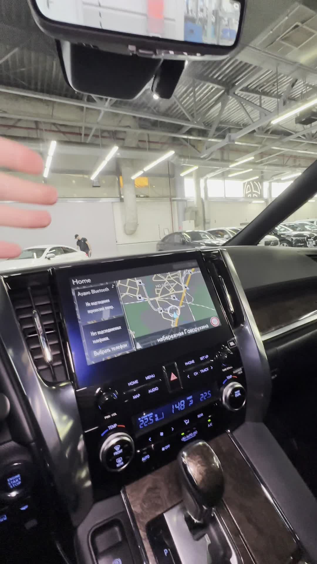 10.06 8064269 Toyota Alphard.MOV