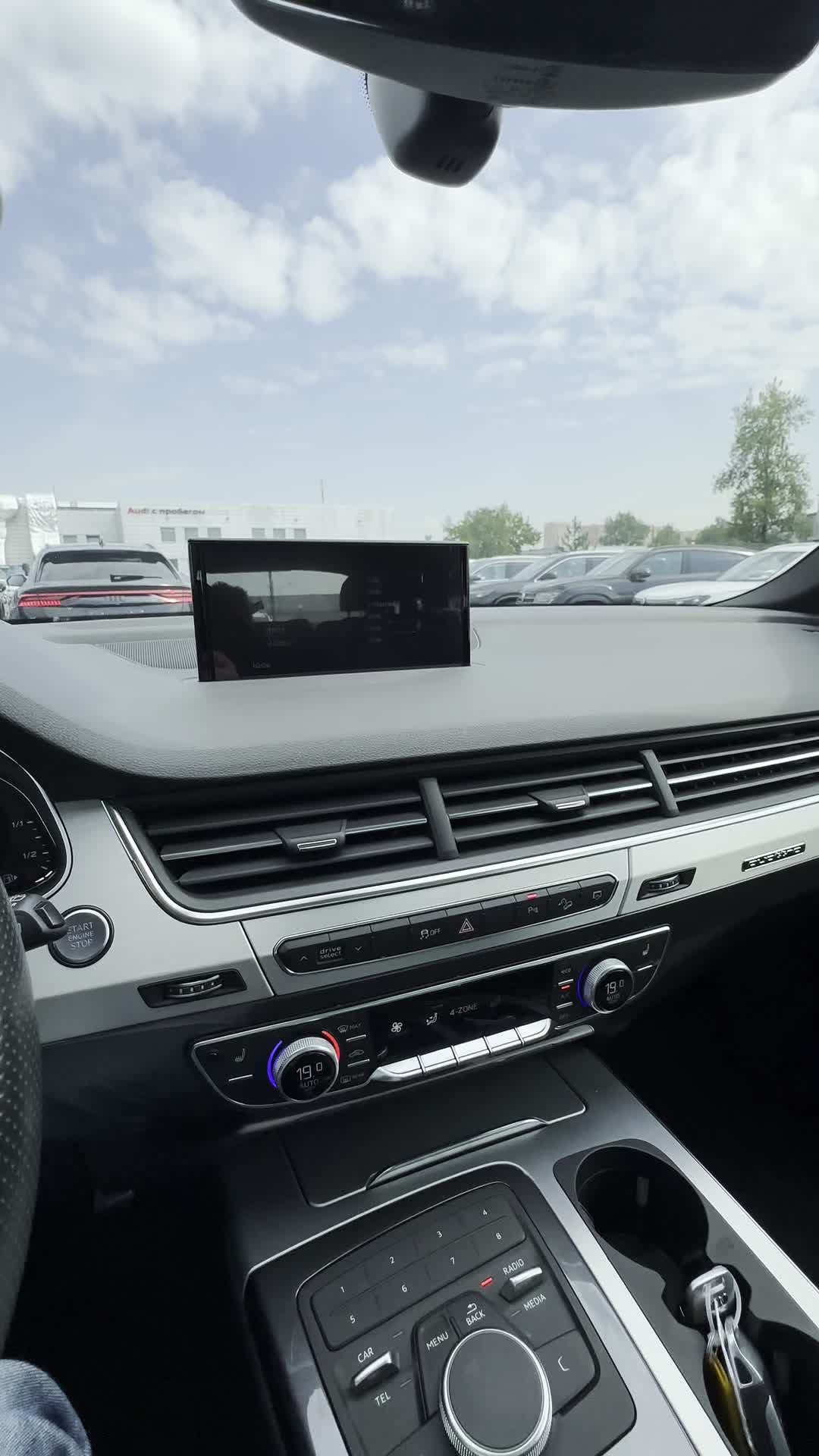 17.06 KD001109 Audi Q7.MOV