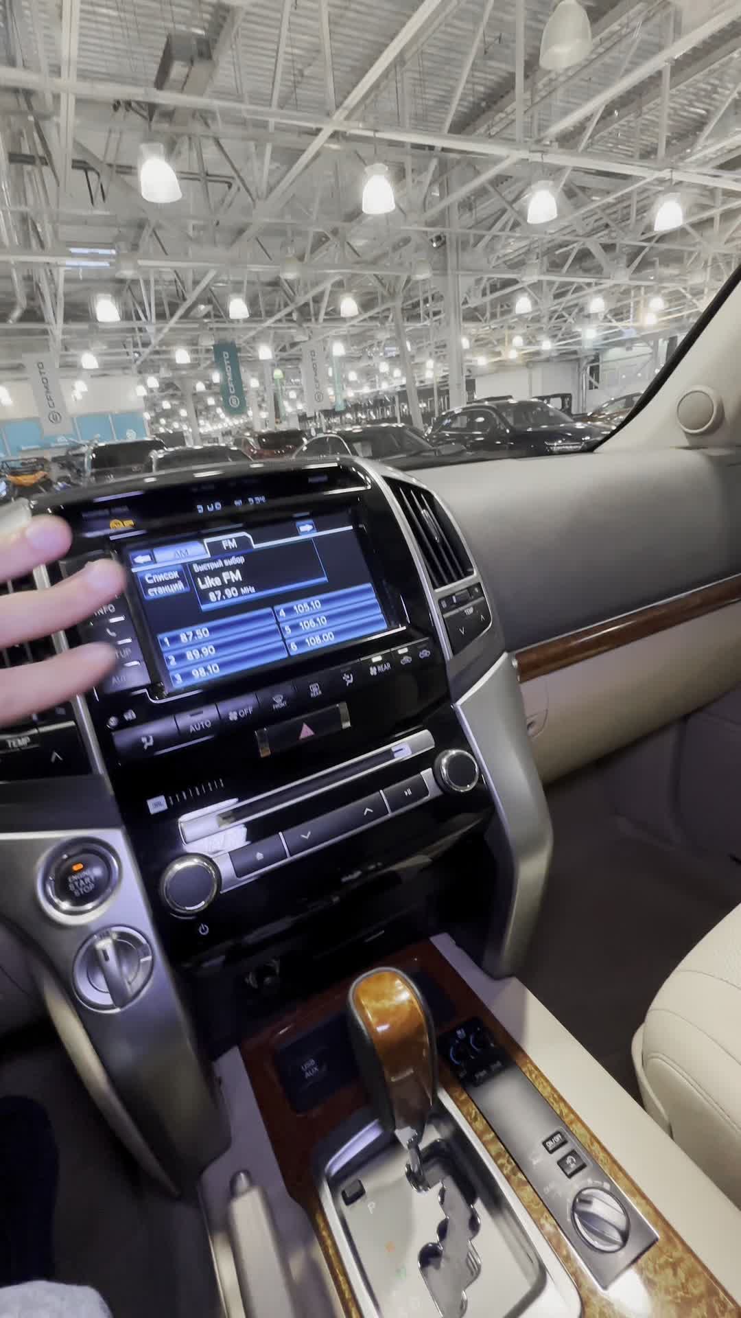 20.06 4140899 Toyota LC200.MOV