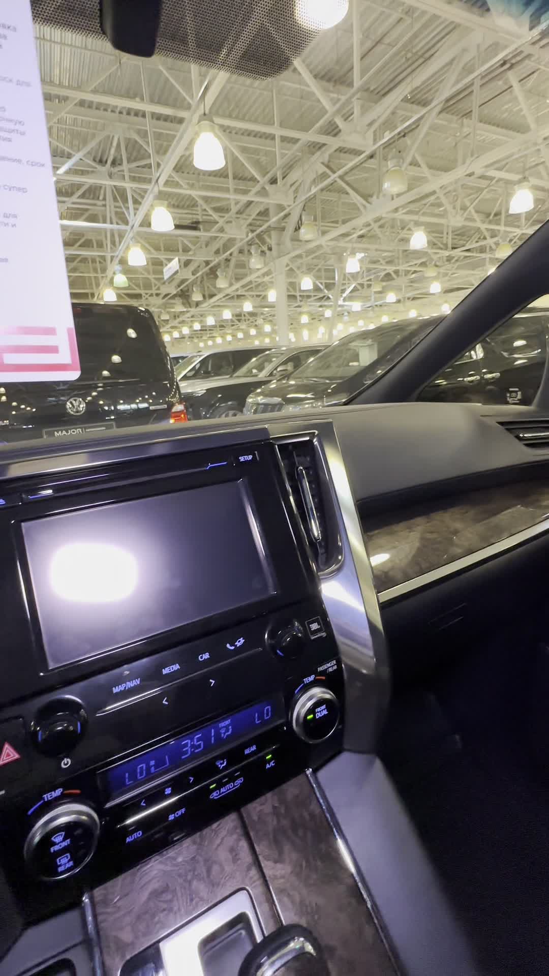 27.06 054440 Toyota Alphard.MOV