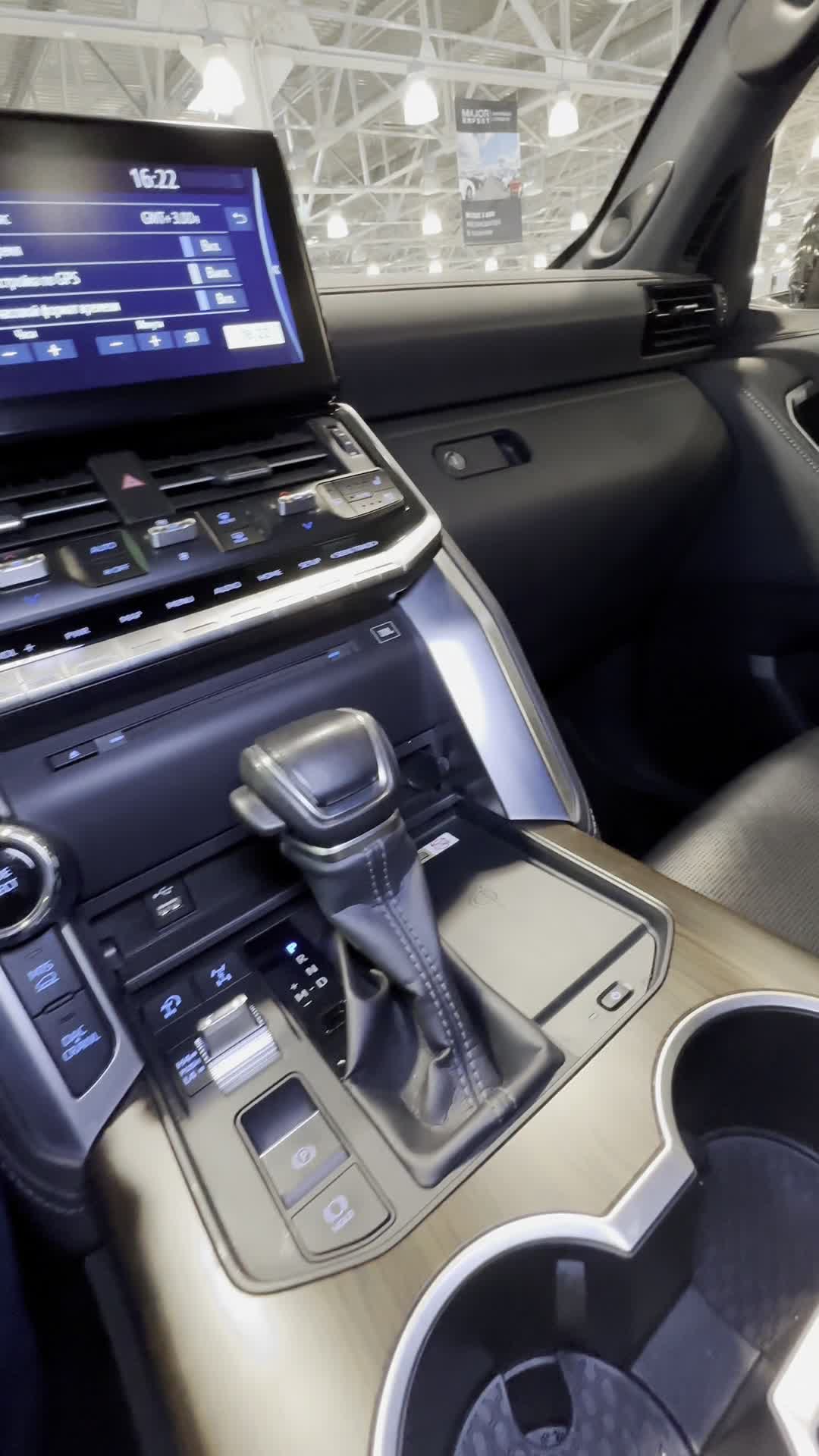 04.07 4003462 Toyota Land Cruiser 300.MOV