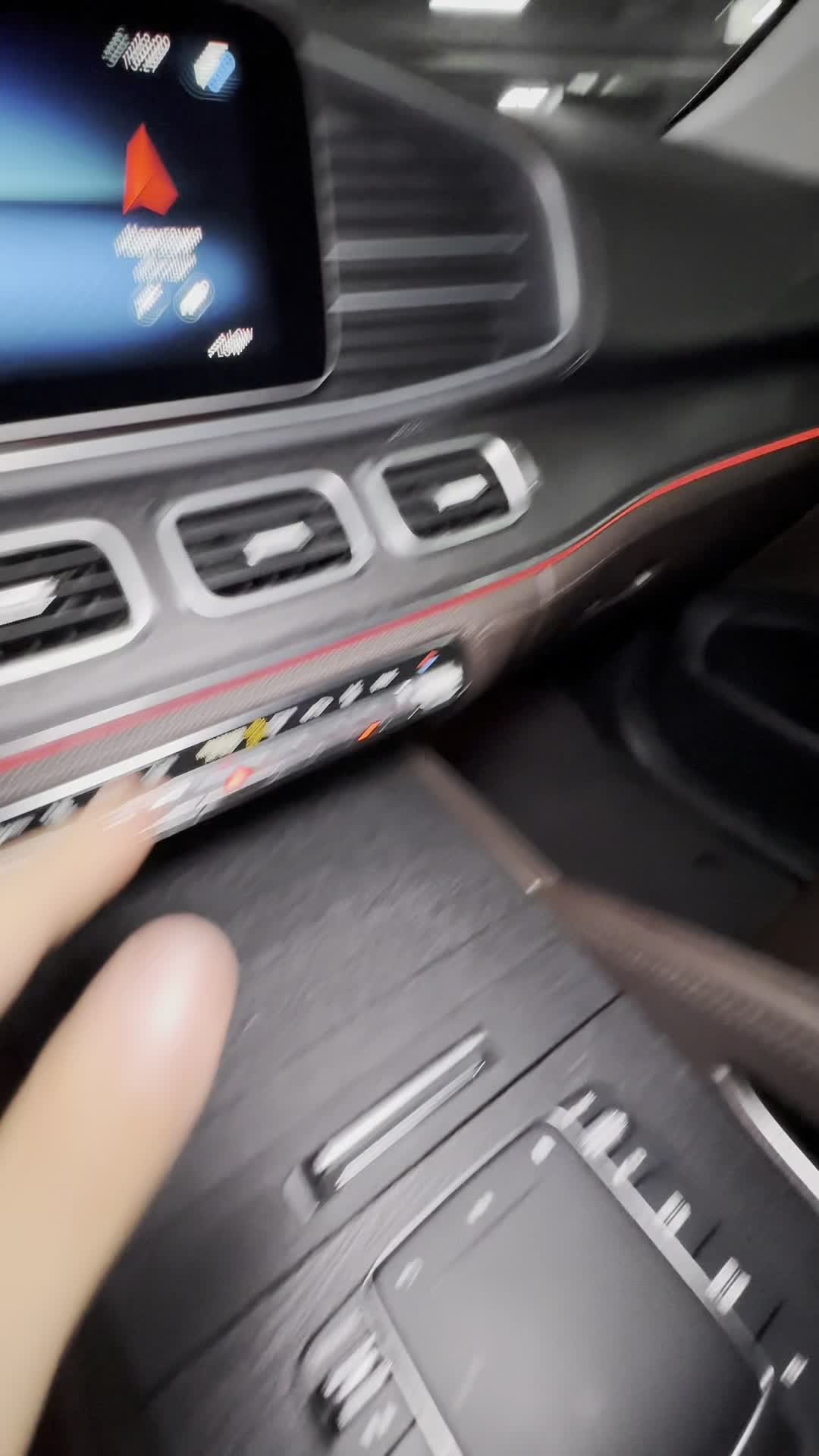 15.07 323280 Mercedes GLE.MOV