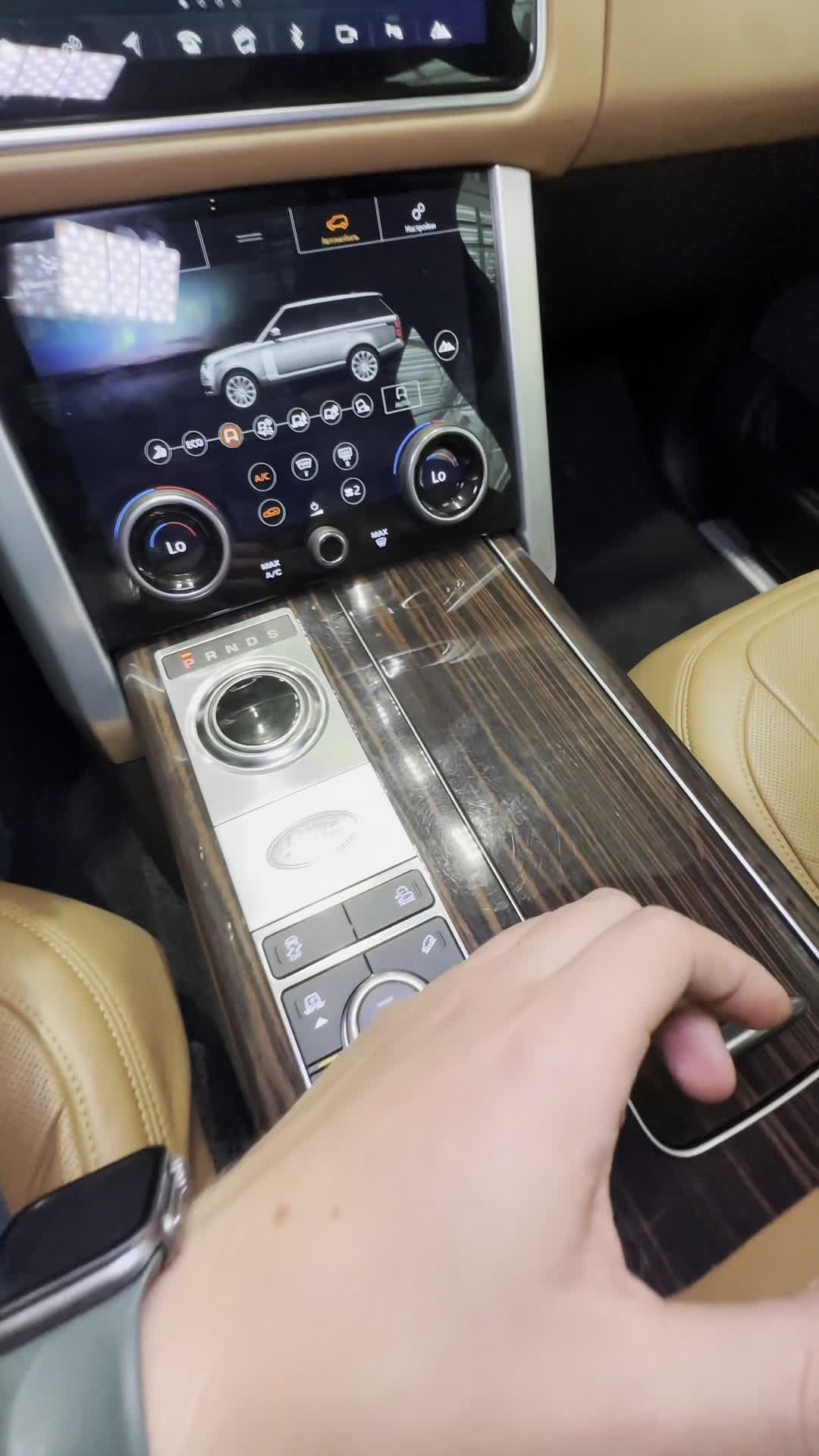 22.07 562639 Range Rover Vogue.MOV