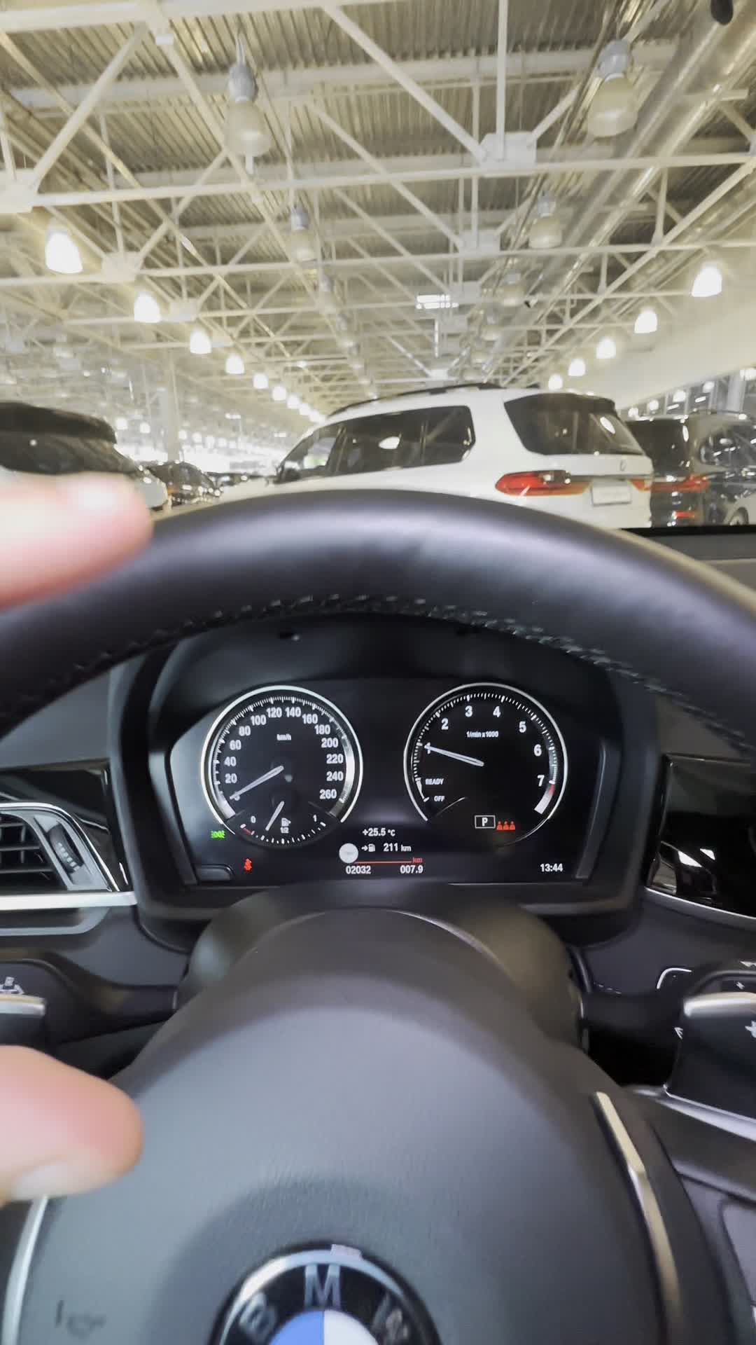 23.07 U54669 BMW X1.MOV