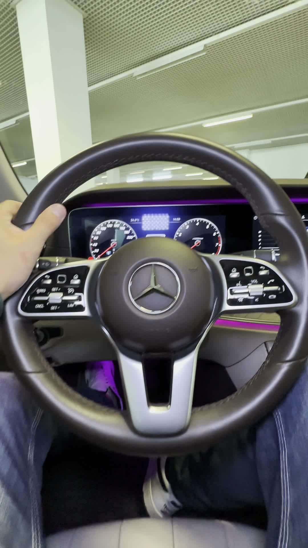 25.07 F108410 Mercedes E.MOV