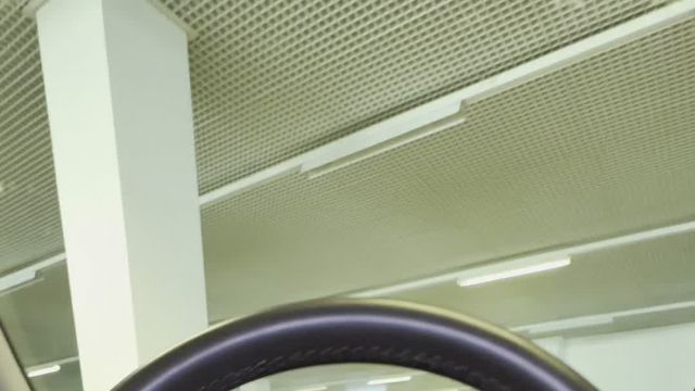 25.07 F108410 Mercedes E.MOV