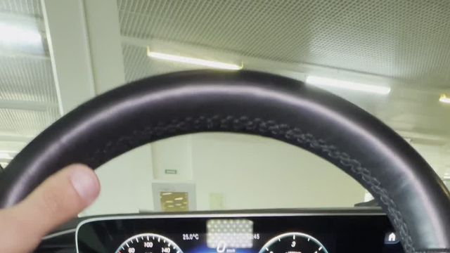 25.07 L011625 Mercedes GLE.MOV