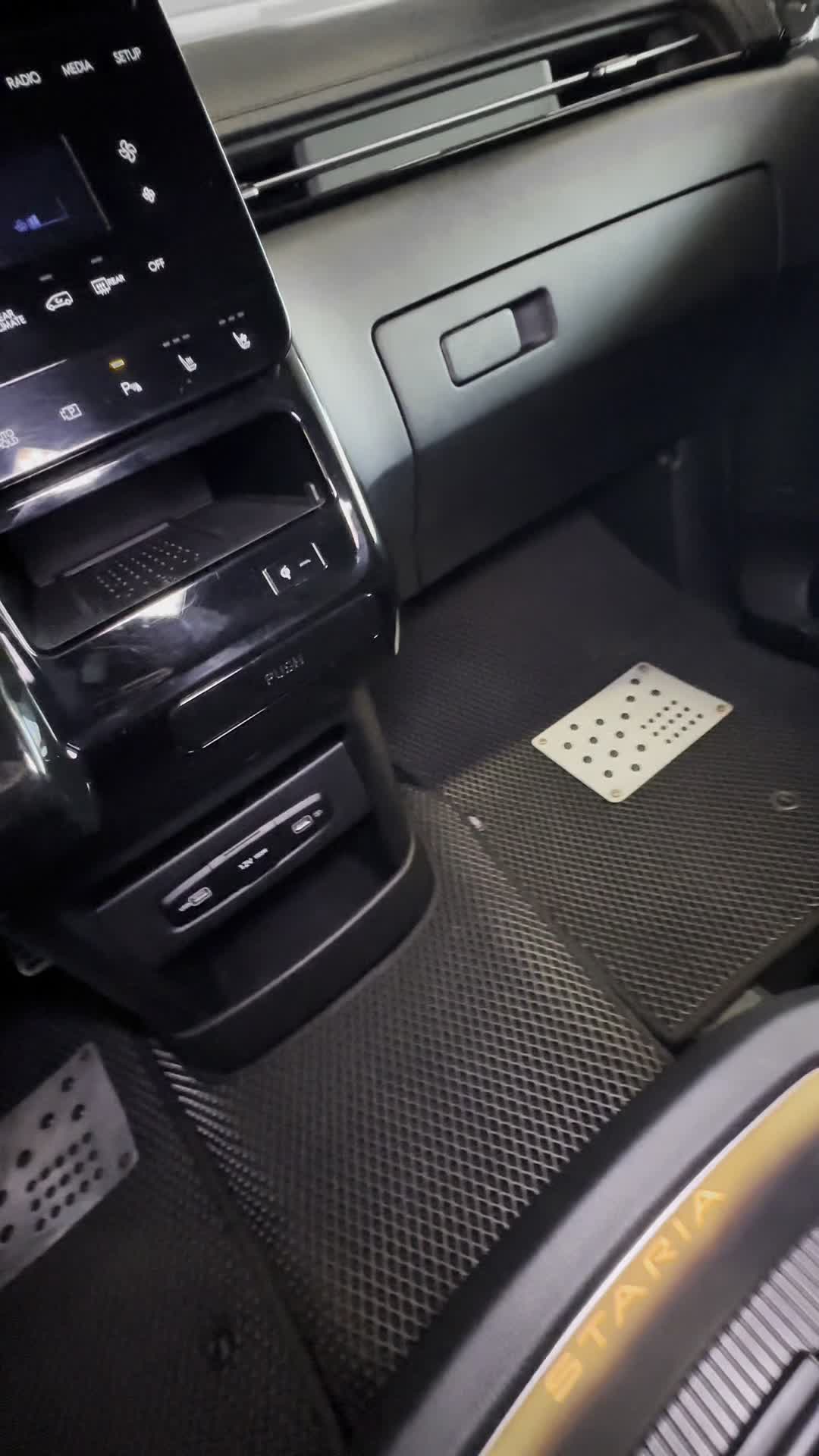 25.07 NU065740 Hyundai Staria.MOV