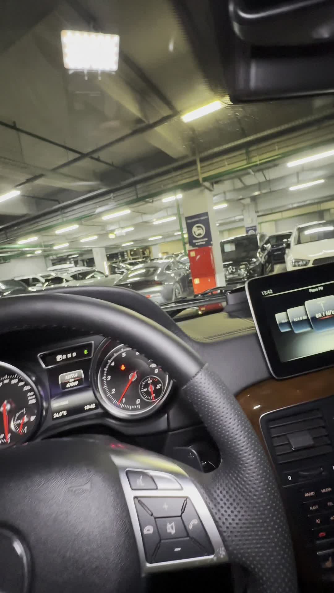 30.07 X284119 Mercedes G.MOV