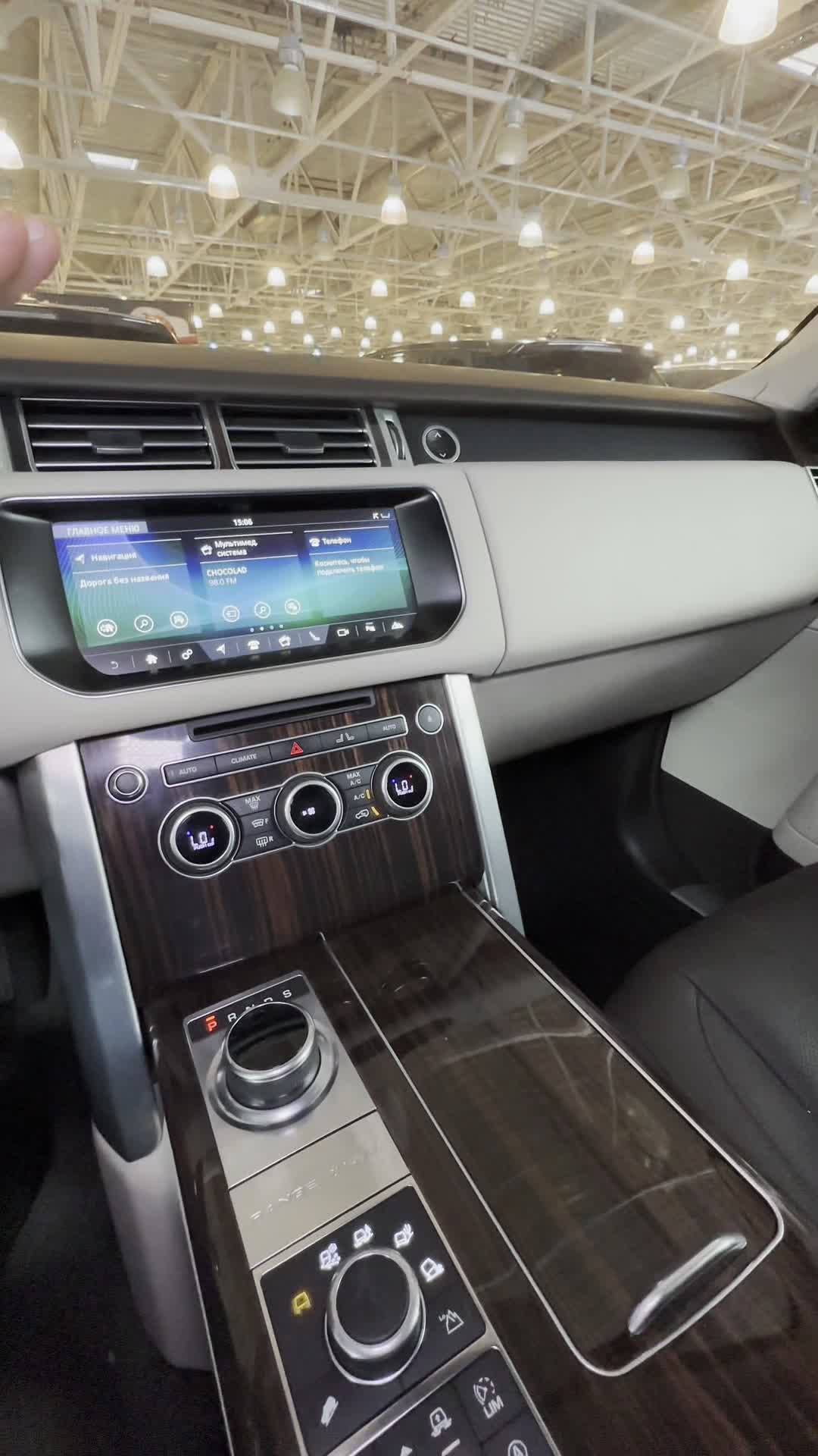 19.08 HA343980 Range Rover Vogue.MOV
