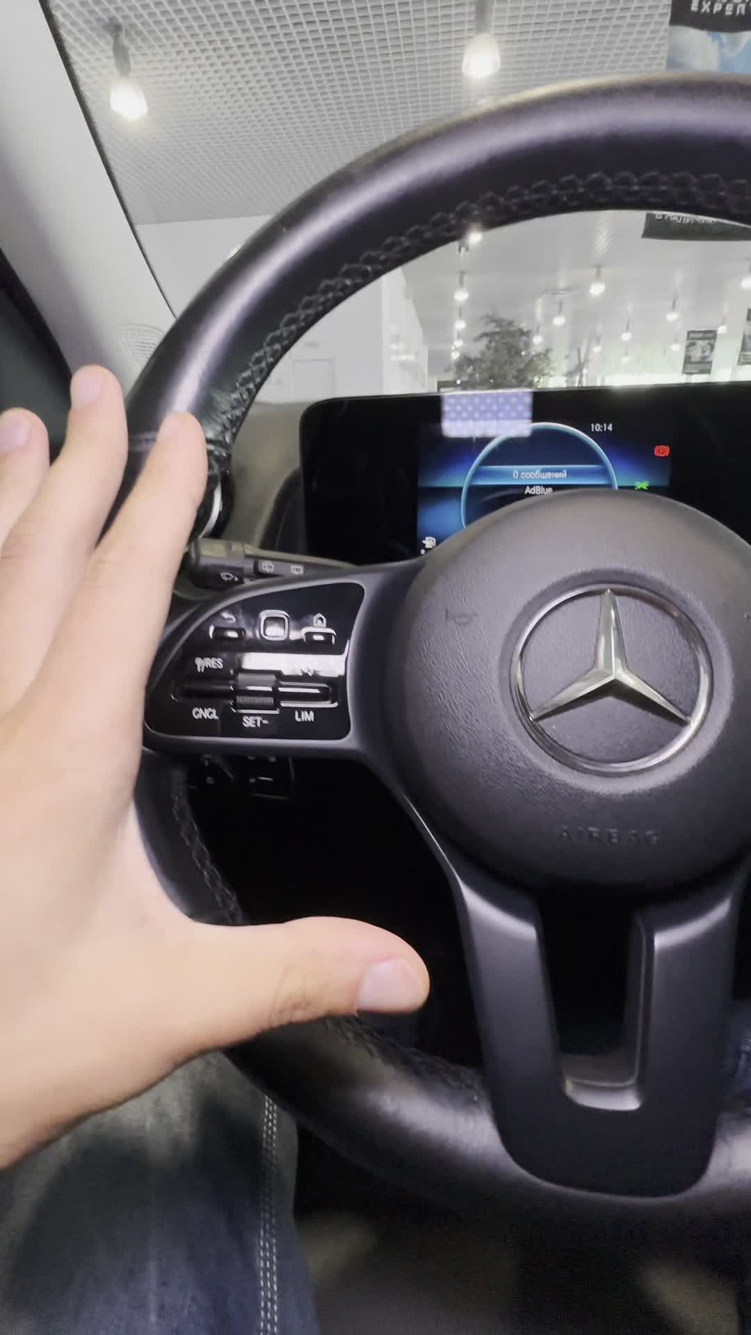 20.08 W111005 Mercedes GLB.MOV