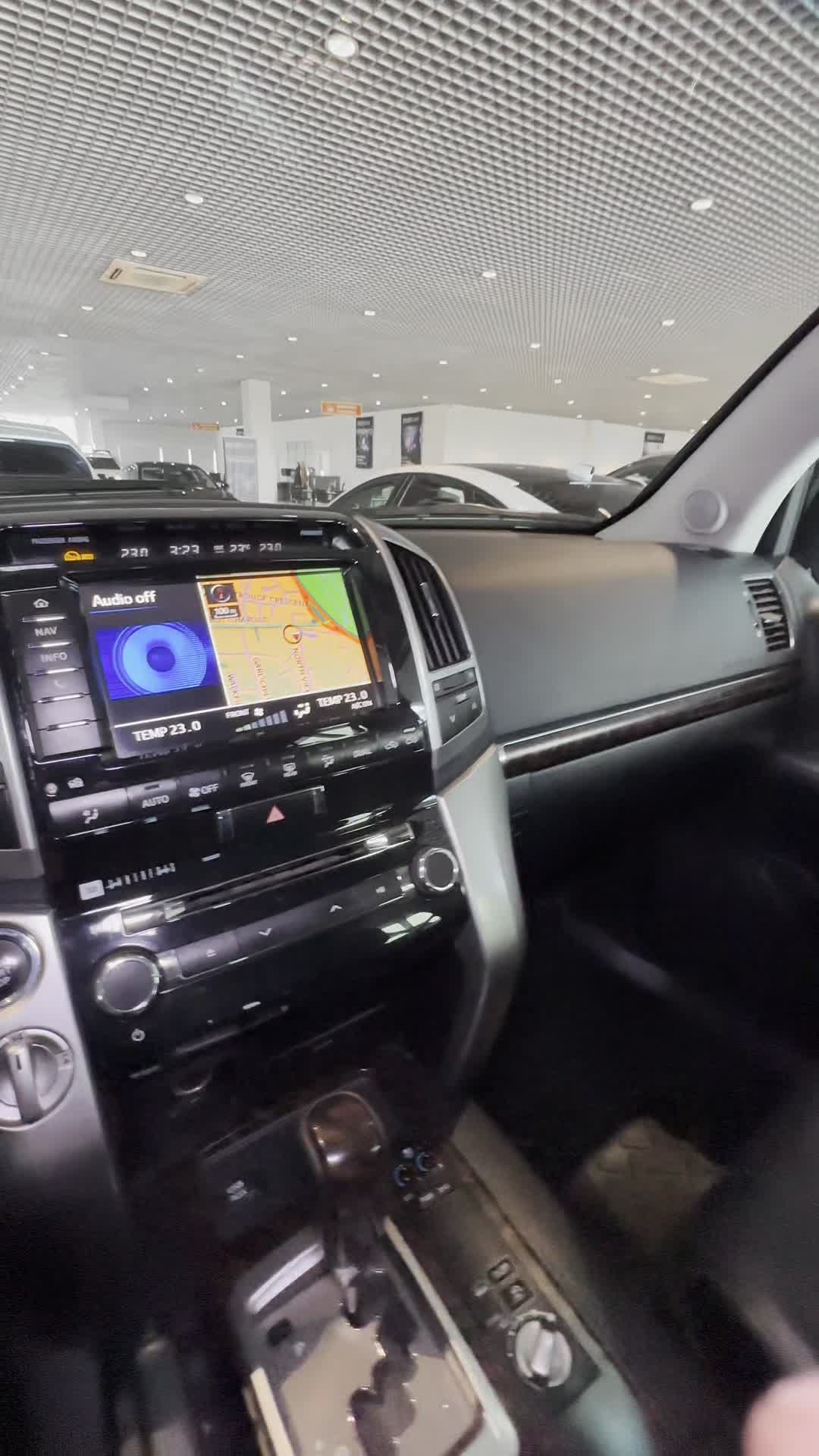 27.08 4142516 Toyota LC200.MOV