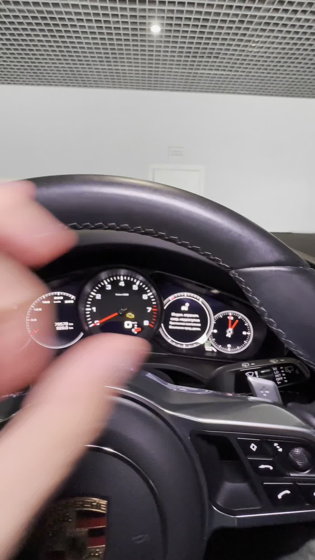 27.08 DA01838 Porsche Cayenne.MOV