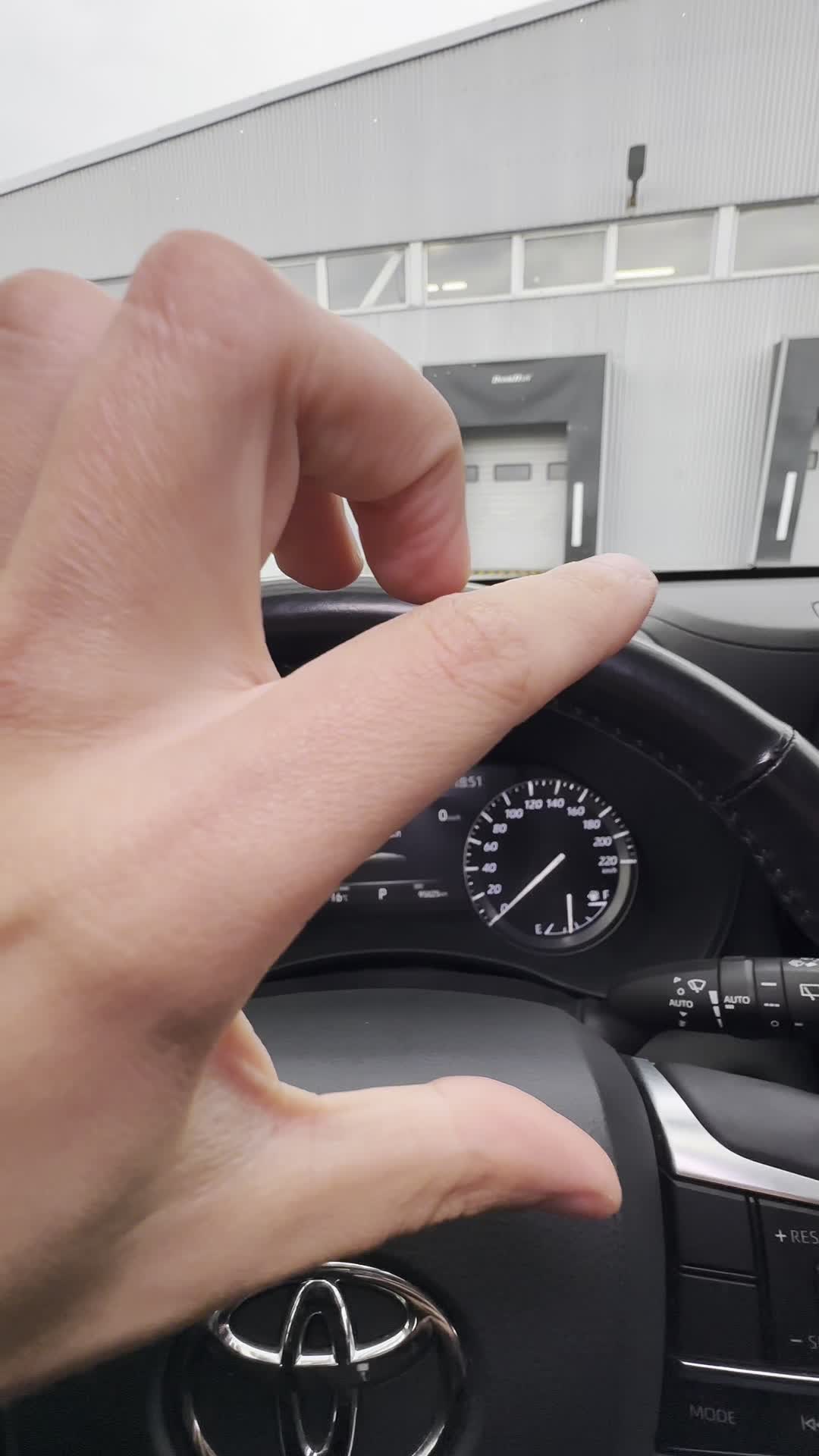 29.08 0S069887 Toyota Highlander.MOV