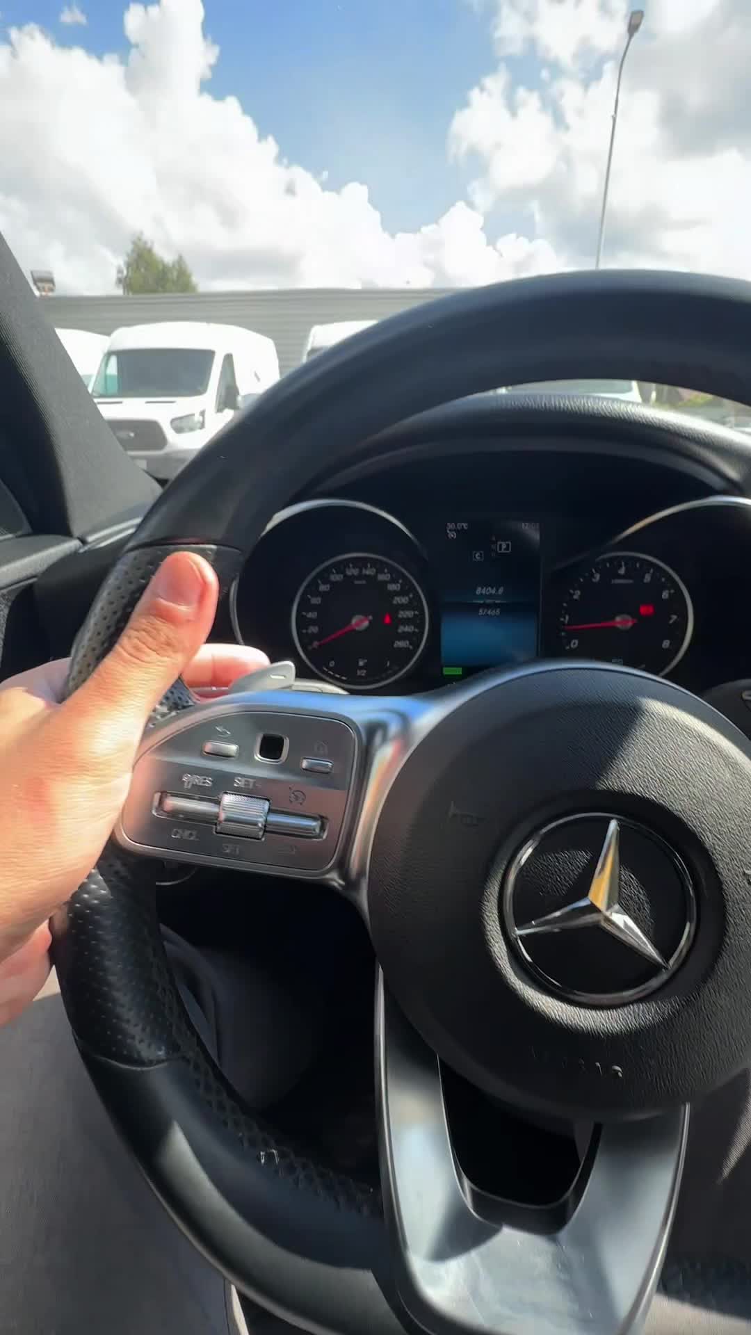 09.09 R437470 Mercedes C.MOV