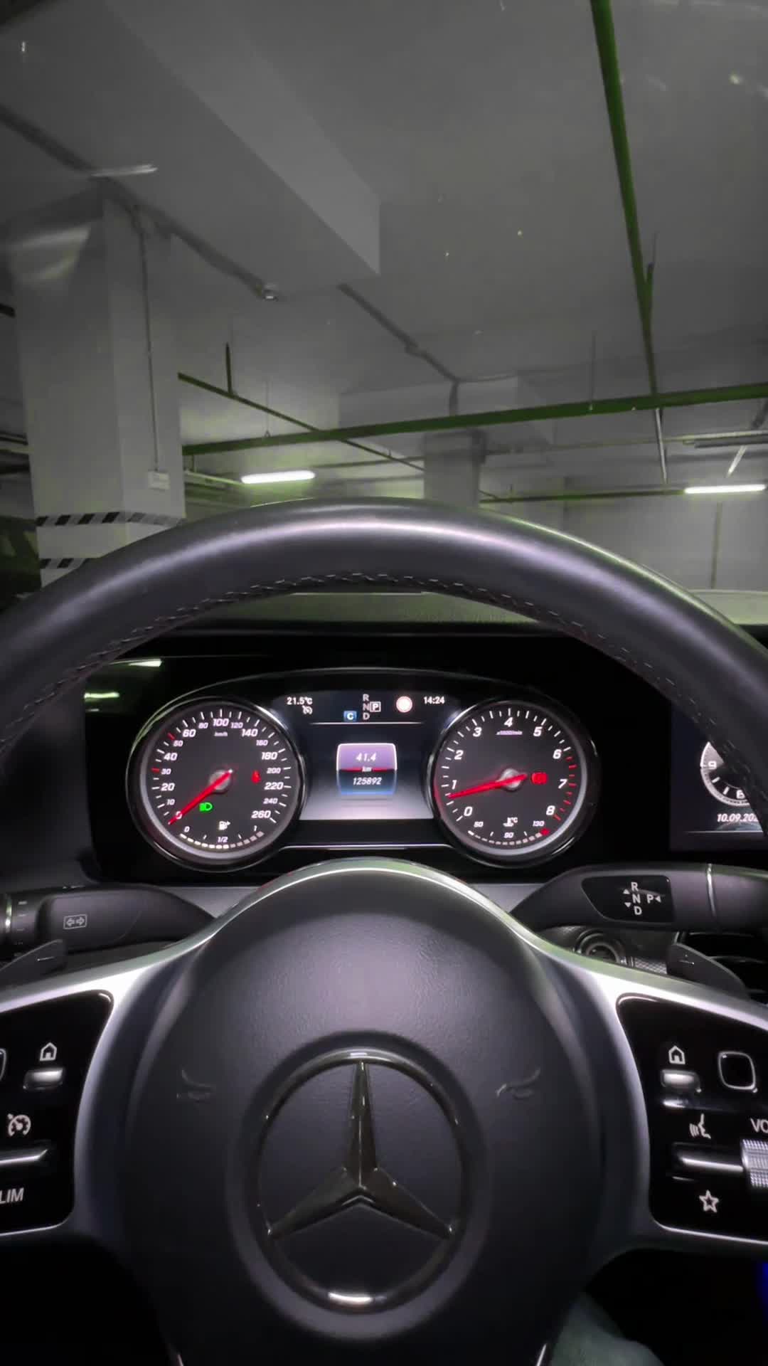 10.09 LA823597 Mercedes E.MOV