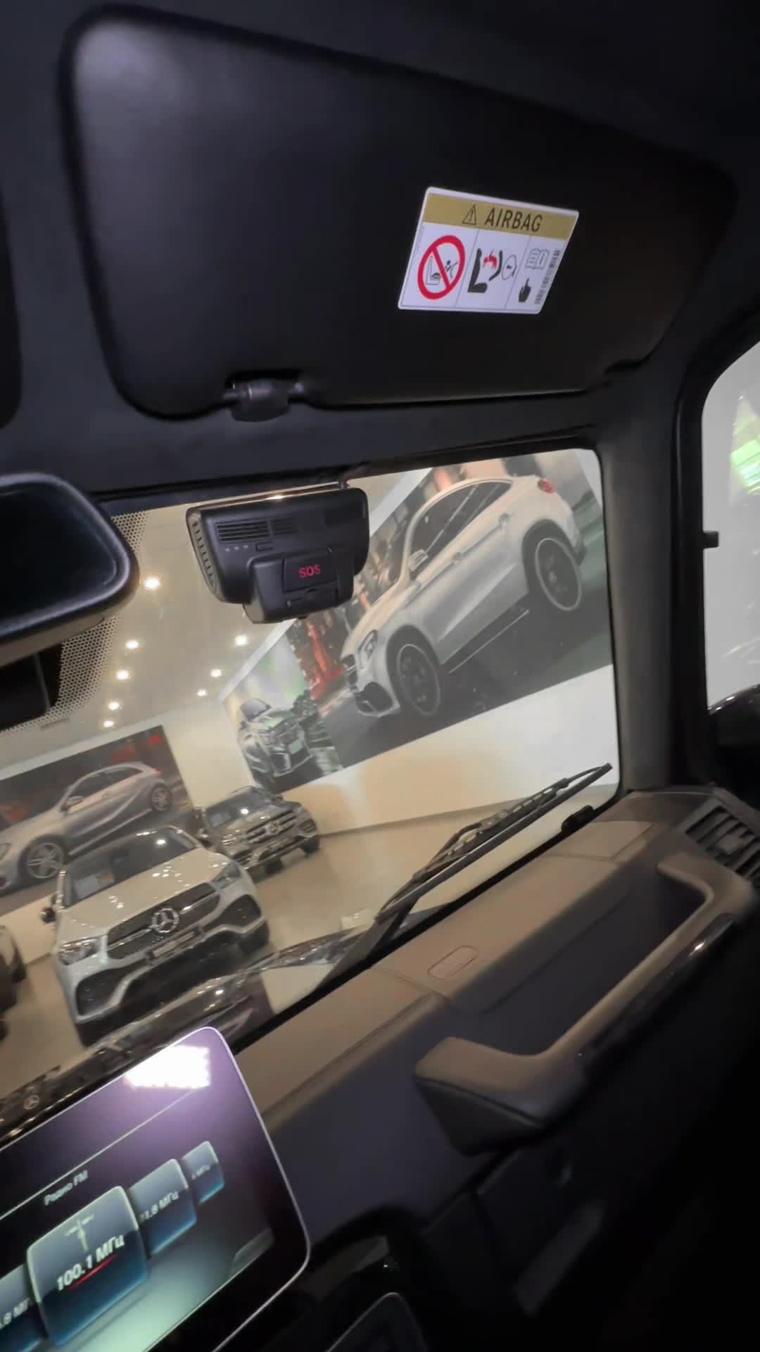 10.09 X280089 Mercedes G.MOV