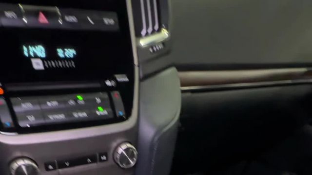 11.09 4246462 Toyota LC200.MOV