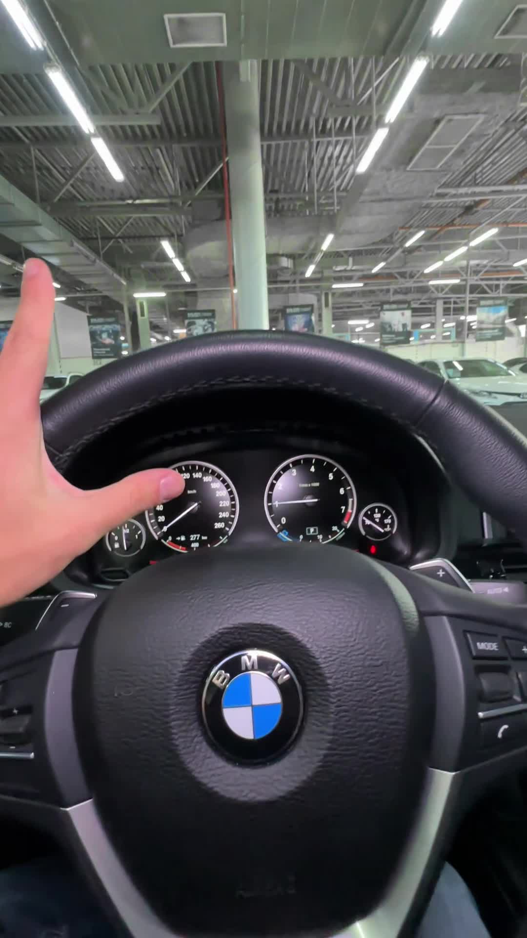 11.09 P64366 BMW X4.MOV