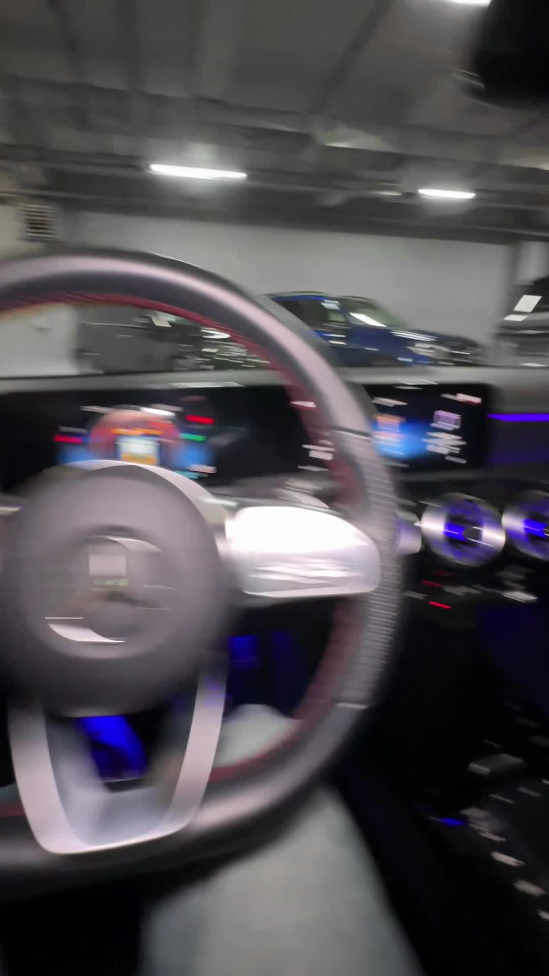 15.09 N214270 Mercedes CLA.MOV