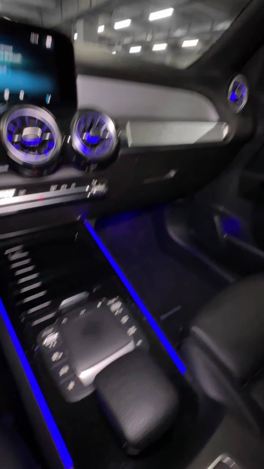 15.09 W143465 Mercedes-Benz GLB 200.MOV