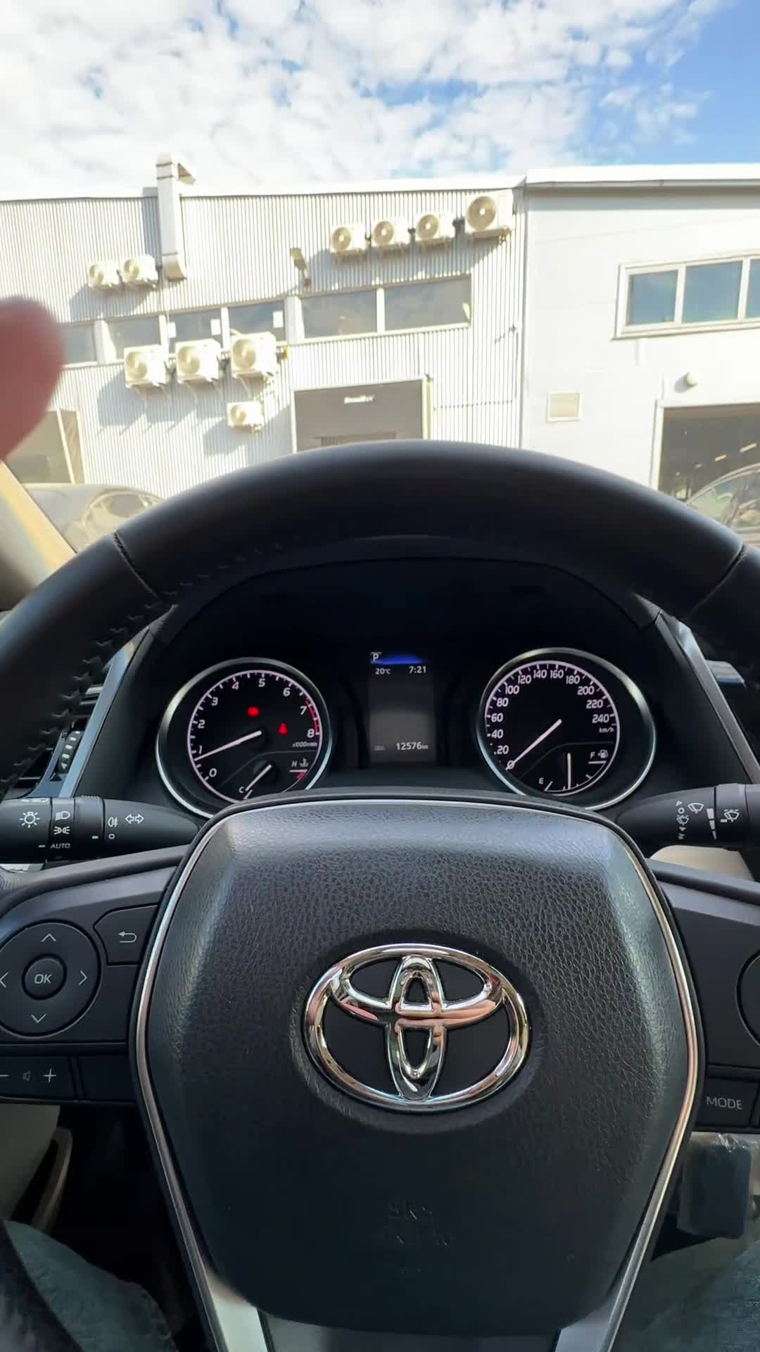 16.09 P3209642  Toyota Camry.MOV