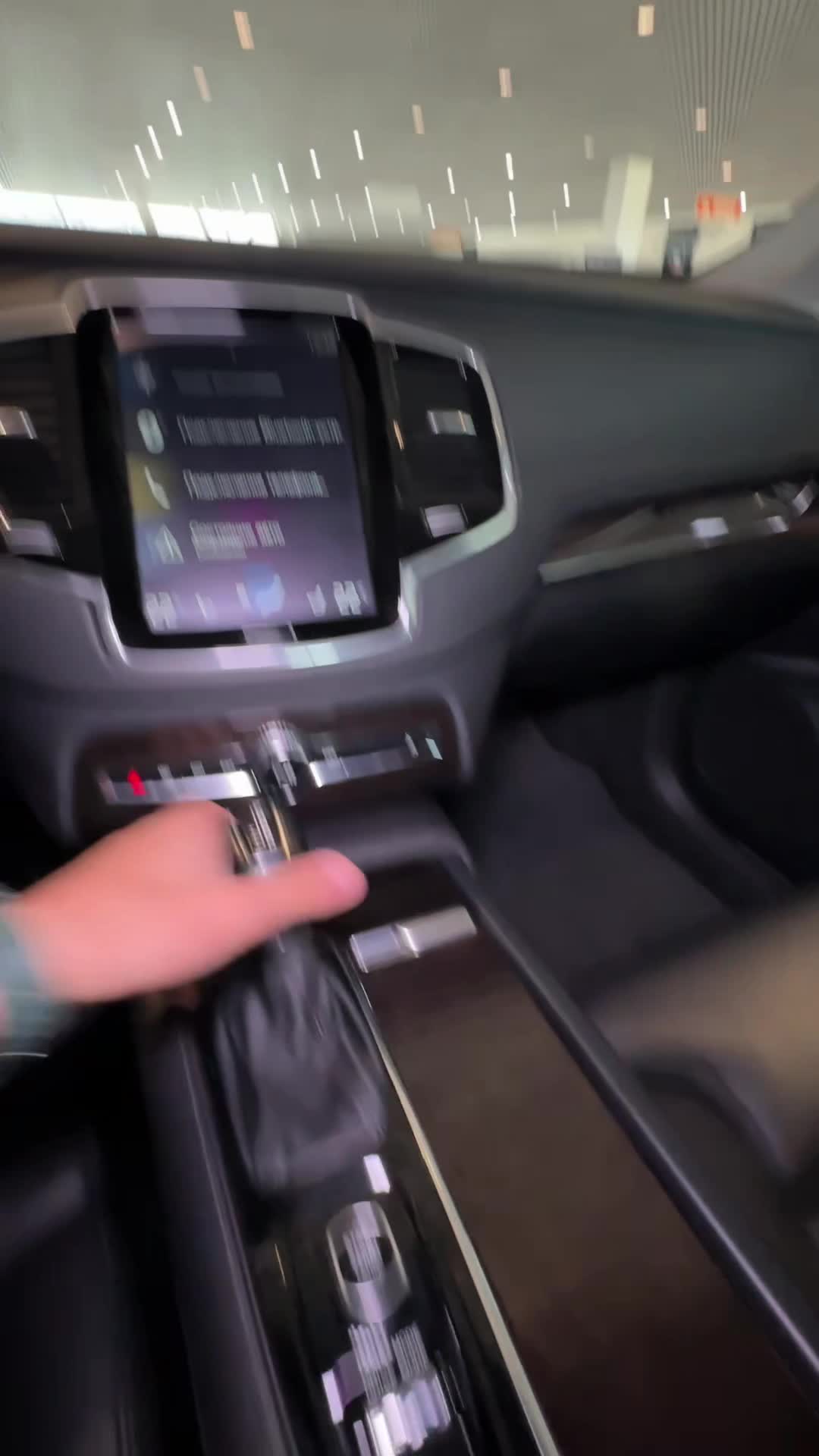 17.09 1433572 Volvo XC90.MOV