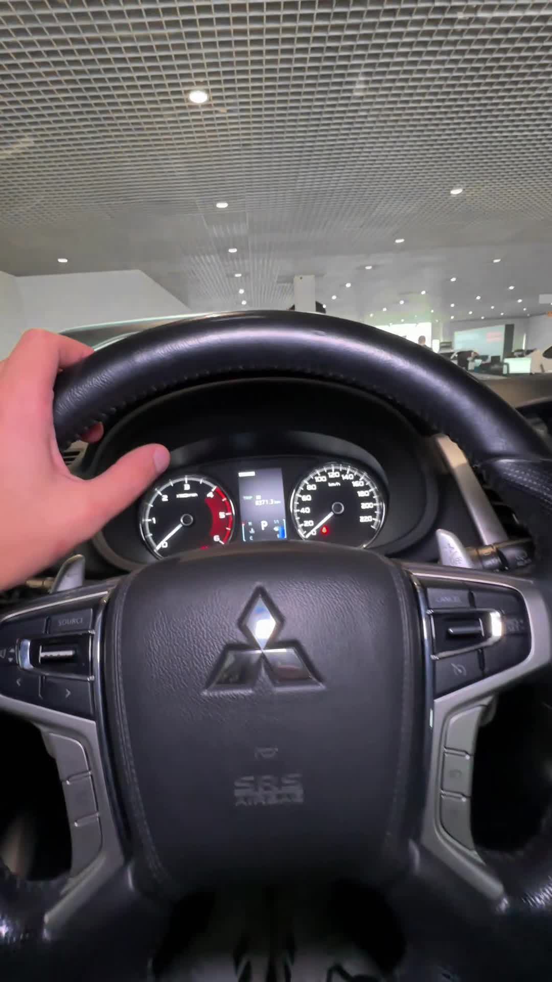 24.09 M012636 Mitsubishi Pajero.MOV
